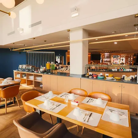 Novotel Centre Gare מלון