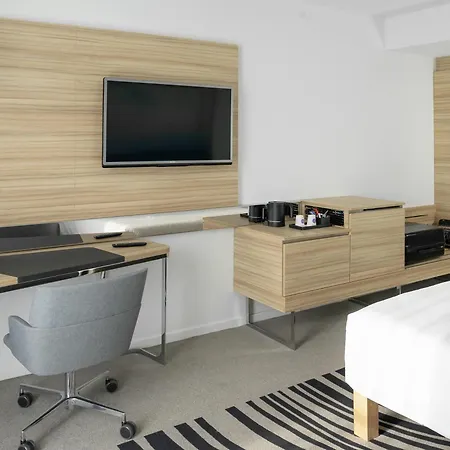 Novotel Centre Gare Hotel 4*