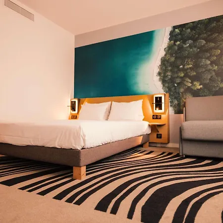 Novotel Centre Gare Hotel 4*